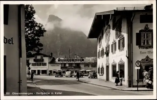 Ak Oberammergau in Oberbayern, Dorfpartie mit Kofel, Geschäfte
