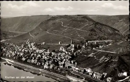 Ak Klotten an der Mosel, Blick auf den Ort, Fliegeraufnahme