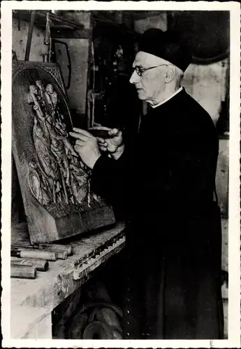 Ak Paramé Saint Malo Ille et Vilaine, Chevalier de la Légion d'Honneur dans son atelier