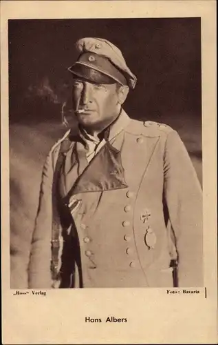 Ak Schauspieler Hans Albers, Portrait mit Zigarette, Ross Verlag