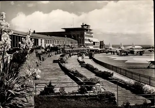 Ak Leinfelden Echterdingen auf den Fildern, Flughafen Stuttgart, Flugzeuge, Landebühne, Tribüne