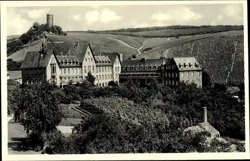 Foto Ak Kiedrich im Rheingau, St. Valentinus Haus, Gebäude mit Umgebung, Ruine im Hintergrund