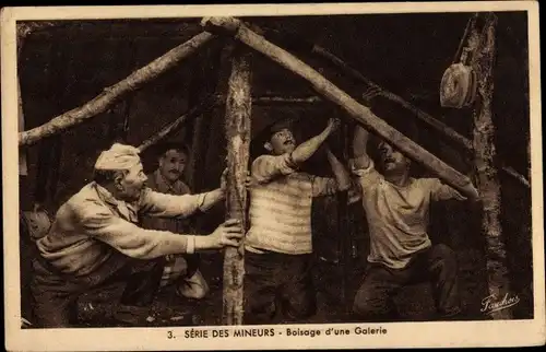 Ak Pas de Calais, Série des Mineurs, Boisage d'une Galerie