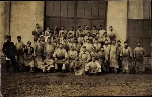 Foto Ak Französischer Soldat in Uniform, Metzger, Gruppenbild