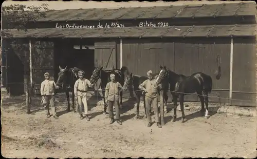 Foto Ak Bitche Bitsch Lothringen Moselle, Les Ordonances, Pferde, Soldaten, 1920