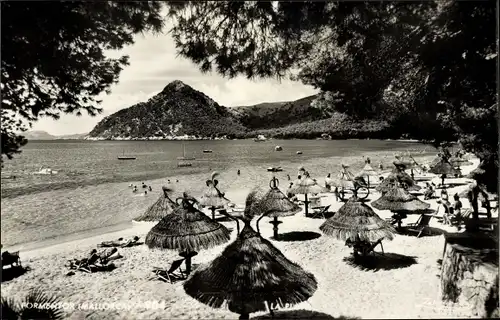 Ak Formentor Mallorca Balearische Inseln, Strandansicht, Strohsonnenschirme