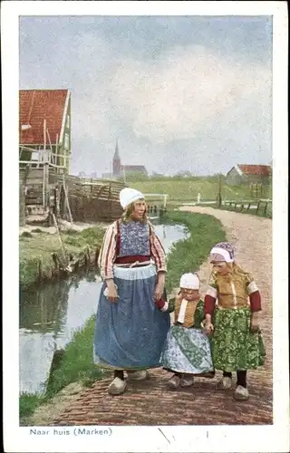 Ak Marken Nordholland Niederlande, Naar huis, Niederländische Tracht