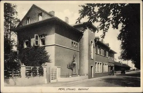 Ak Perl an der Mosel, Bahnhof, Straßenseite