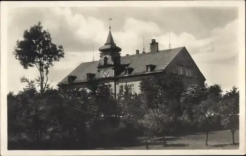 Ak Gornau im Erzgebirge Sachsen, Schulfest 1925, Blick auf die Schule