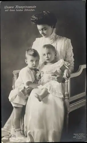 Ak Kronprinzessin Cecilie von Preußen mit ihren beiden Söhnen, Liersch 2125