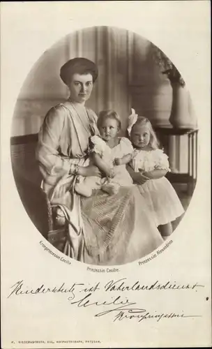 Ak Kronprinzessin Cecilie von Preußen mit Prinzessin Cecilie, Alexandrine