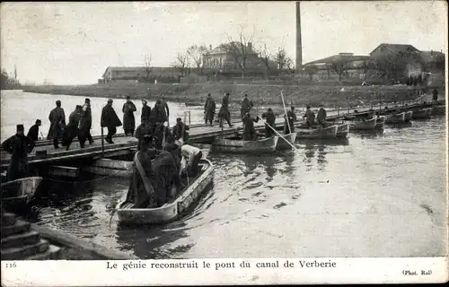 Ak Le genie reconstruit le pont du canal de Verberie, Schiffbrücke, I. WK