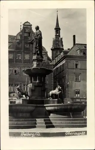 Foto Ak Freiberg in Sachsen, Obermarkt, Brunnendenkmal