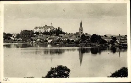 Ak Plön in Holstein, Blick übers Wasser zum Ort, Panorama