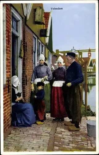 Ak Volendam Nordholland Niederlande, Ortsansicht, Familie, Niederländische Tracht