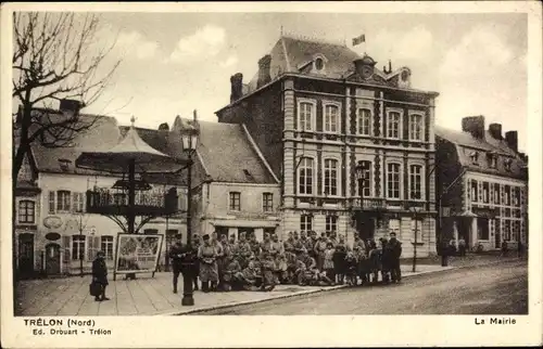 Ak Trelon Nord, La Mairie, Soldaten in Uniform