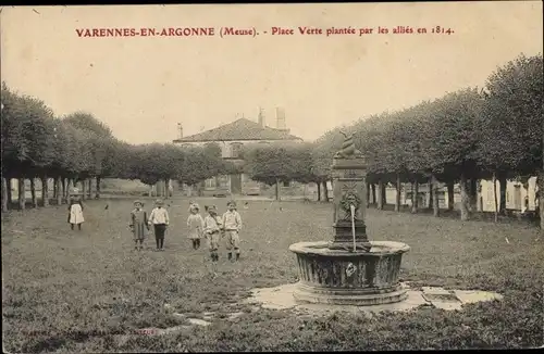 Ak Varennes en Argonne Meuse, Place Verte plantée par les alliés en 1814