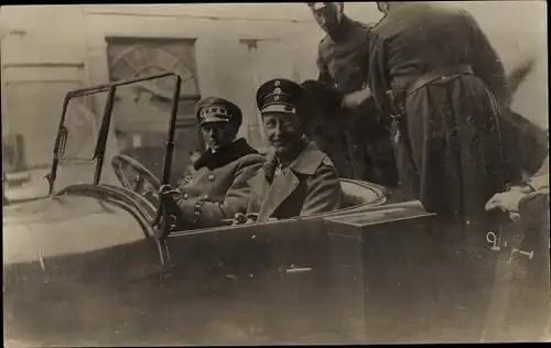 Foto Ak Kronprinz Wilhelm von Preußen im Automobil, Portrait 1918