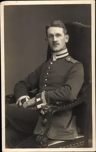 Foto Ak Deutscher Soldat in Uniform, Sitzportrait 1916, I WK