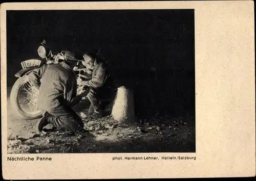 Ak Nächtliche Panne, Männer reparieren ein Motorrad, Photo Porst, Reklame