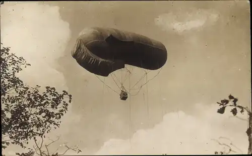 Foto Deutscher Fesselballon in der Luft, I WK