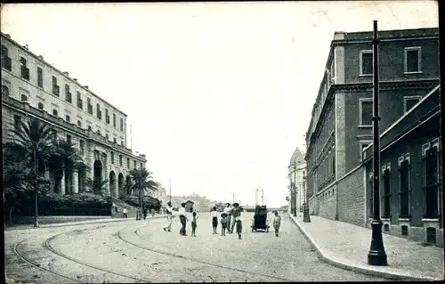 Ak Algerien, Straßenansicht, Gleise, Passanten