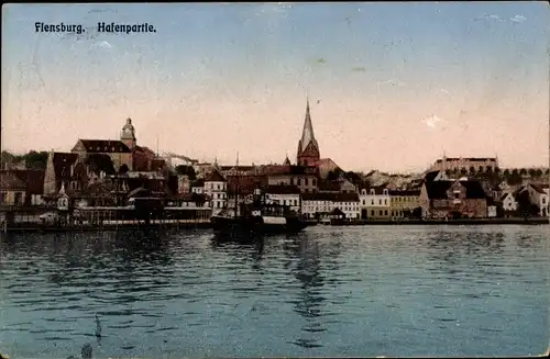 Ak Flensburg in Schleswig Holstein, Hafenpartie, Blick auf den Ort vom Wasser aus