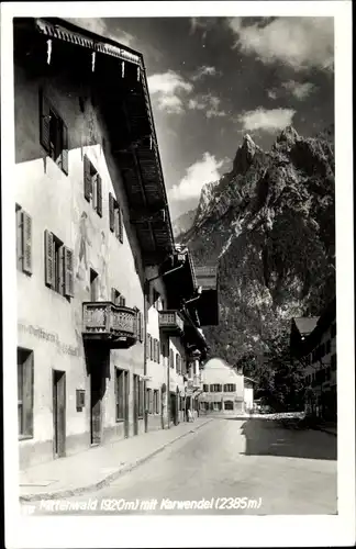 Foto Ak Mittenwald im Kreis Garmisch Partenkirchen, Hochstraße, Geschäfte, Karwendel, Berg
