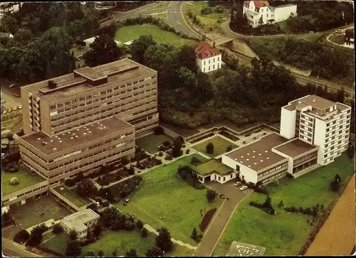 Ak Bad Neuenahr Ahrweiler in Rheinland Pfalz, Krankenhaus Maria Hilf, Fliegeraufnahme