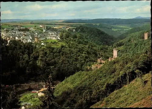 Ak Manderscheid in der Eifel, Burg Niedermanderscheid, Blick auf den Ort