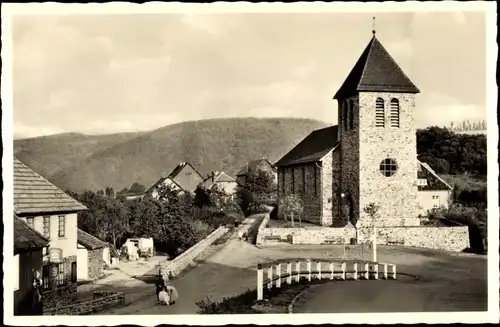 Ak Rurberg Simmerath Eifel, Ansicht der Kirche und Umgebung, Panorama, Frau mit Kinderwagen