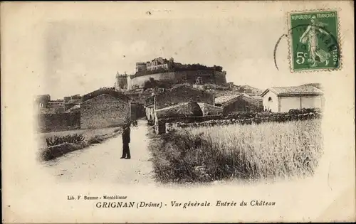 Ak Grignan Drôme, Vue generale, Entree du Chateau