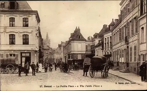 Ak Douai Nord, La Petite Place, Kutsche