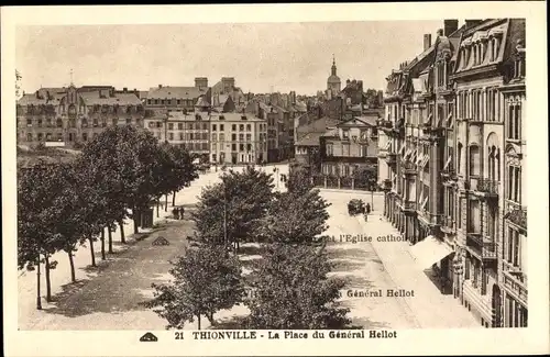 Ak Thionville Diedenhofen Lothringen Moselle, La Place du Général Hellot, Église