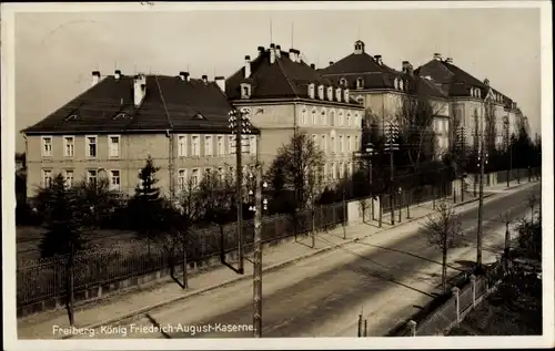 Ak Freiberg im Kreis Mittelsachsen, Seitenblick auf die König Friedrich August Kaserne