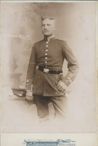 Foto Deutscher Soldat in Uniform, Standportrait