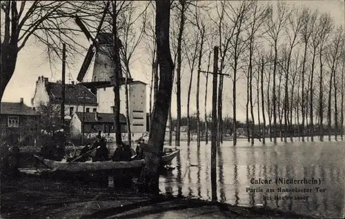 Ak Kalkar am Niederrhein, Partie am Hanselaerer Tor bei Hochwasser, Windmühle