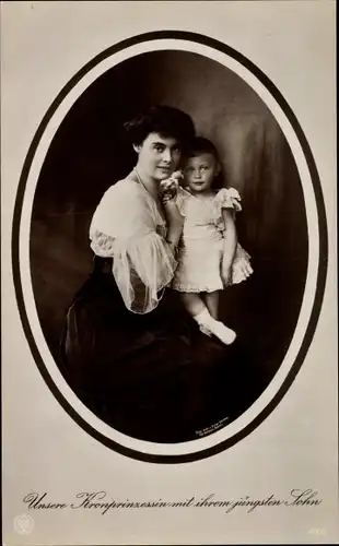 Ak Kronprinzessin Cecilie von Preußen mit ihrem jüngsten Sohn