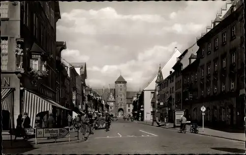 Ak Villingen im Schwarzwald, Blick zum Obertor, Straßenpartie