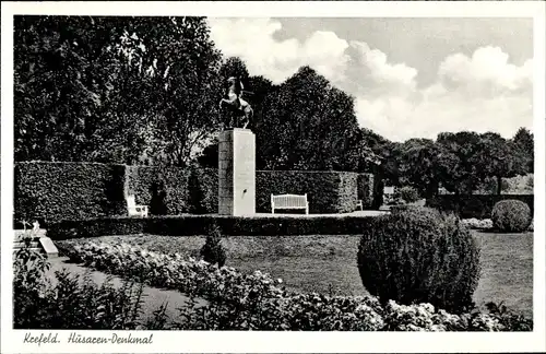 Ak Krefeld am Niederrhein, Husaren-Denkmal