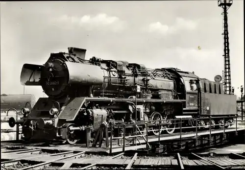 Ak Halberstadt Sachsen Anhalt, Deutsche Lokomotive 50 3680-1, Drehscheibe