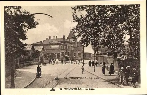 Ak Thionville Diedenhofen Lothringen Moselle, Bahnhof, Straßenpartie