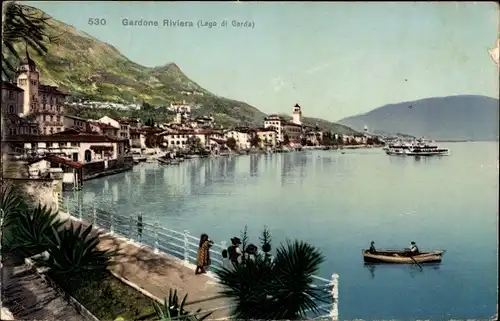 Ak Gardone Riviera Lago di Garda Lombardia, Teilansicht, Ruderboot