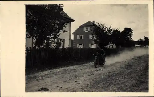 Foto Ak Mering in Schwaben, Mann auf einem Motorrad