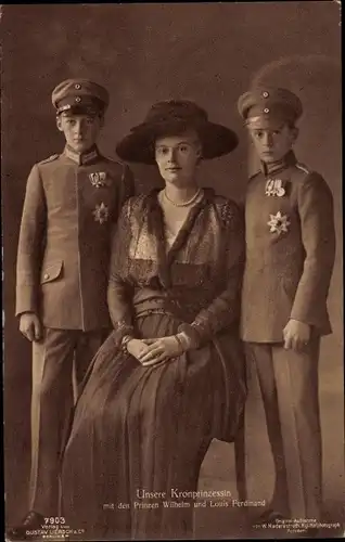 Ak Kronprinzessin Cecilie von Preußen, Prinzen Wilhelm und Louis Ferdinand, Uniform, Liersch 7903