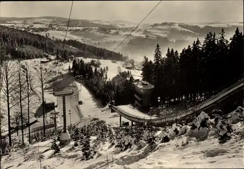 Ak Aschberg Klingenthal im Vogtland Sachsen, Stahlbetonablaufbahn, Lift, Panorama, Winter