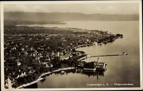 Ak Langenargen am Bodensee, Fliegeraufnahme, Gesamtansicht