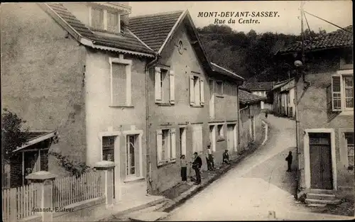 Ak Mont Devant Sassey Meuse, Rue du Centre