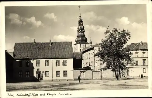 Ak Sowjetsk Tilsit Ostpreußen, Ludendorff Platz mit Königin Luise Haus