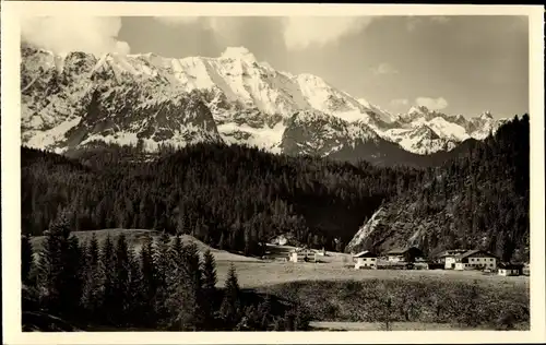 Ak Ellmau in Tirol, Gut- und Gasthaus mit Wettersteinwand